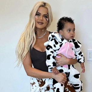 Хлои Кардашьян умилила интернет парными костюмами с сыном на Хеллоуин