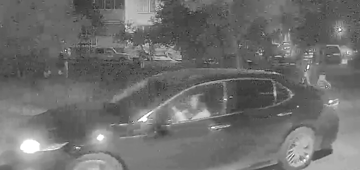 «Для меня это глубоко личная история». Загадочная «Camry из бора» разбила во дворе машину челябинки и просто уехала