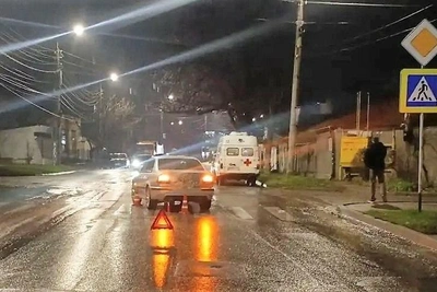 В Кисловодске на пешеходном переходе BMW сбил женщину