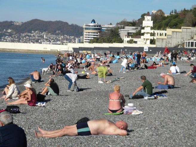 22 ноября в полдень в районе аэропорта температура в тени достигла отметки +23,4 градуса | Источник: Константин Бредников / Telegram