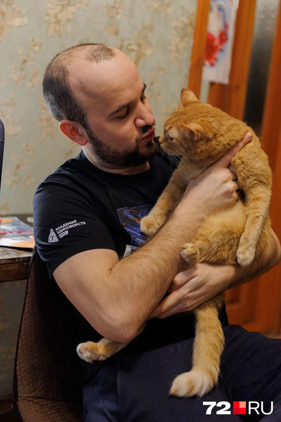 Этого рыжего красавца, к сожалению, уже нет в живых. А его хозяин в 2025 году покинул многолетнее место работы&nbsp;— редакцию 72.RU | Источник: Ирина Шарова / 72.RU