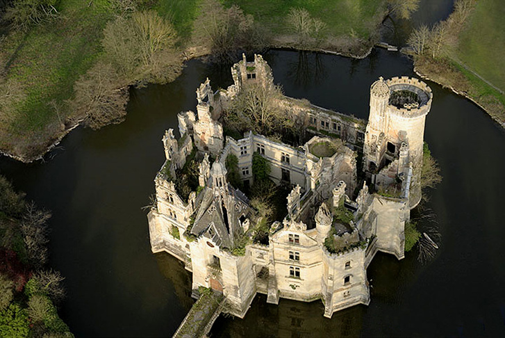 Больше 10 000 незнакомцев купили французский замок