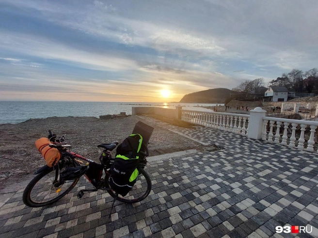 Доехать до моря на велике можно, но непросто | Источник: Максим Дмитриев / 93.RU