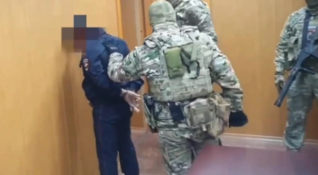 Полицейского задержали в его рабочем кабинете | Источник: СК России по ХМАО-Югре