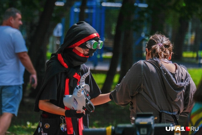 При палящем солнце только в таких очках и ходить | Источник: Булат Салихов / UFA1.RU