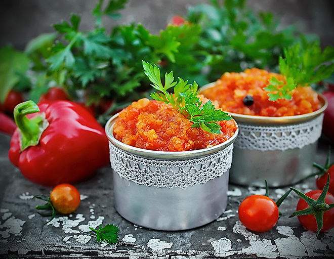 Овощная аджика с перцем и кабачками Овощная аджика с перцем и кабачками