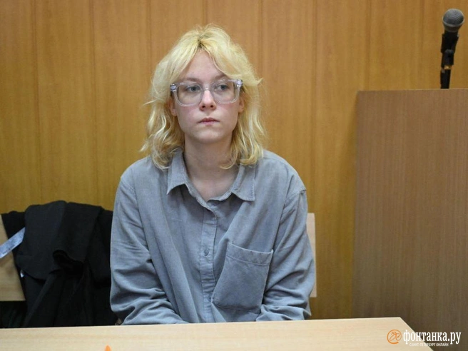 Что за дискредитацию услышала полиция от уличной певицы в Петербурге? Её нашли между строк | Источник: Андрей Бок / «Фонтанка.ру»