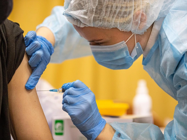 В осенне-зимний период риск заражения вирусами возрастает из-за похолодания и пребывания людей в закрытых помещениях. | Источник: Александр Ощепков / NGS.RU