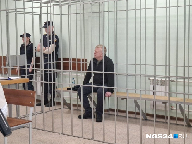 За решеткой — один из фигурантов дела Алексей Давыдов | Источник: Татьяна Зарва / NGS24.RU