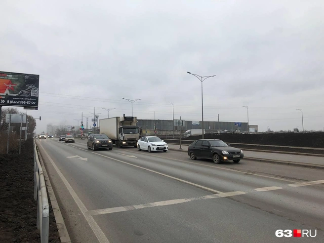 С обратной стороны&nbsp;— из города&nbsp;— ситуация более-менее… Но еще не вечер | Источник: Алексей Ногинский / 63.RU