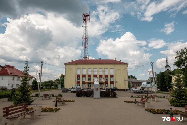 На центральной площади установлен памятник В.&nbsp;И.&nbsp;Ленину | Источник: Александр Куренной / 76.RU