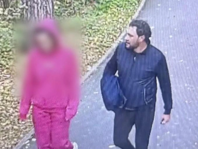Девушка опознала нападавшего и сделала фото с камеры наблюдения | Источник: Предоставлено пострадавшей