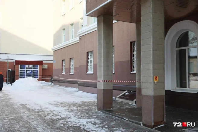 Если снега много у госорганизаций, звоните в управу, а если во дворе&nbsp;— в свою УК | Источник: Ирина Шарова / 72.RU 