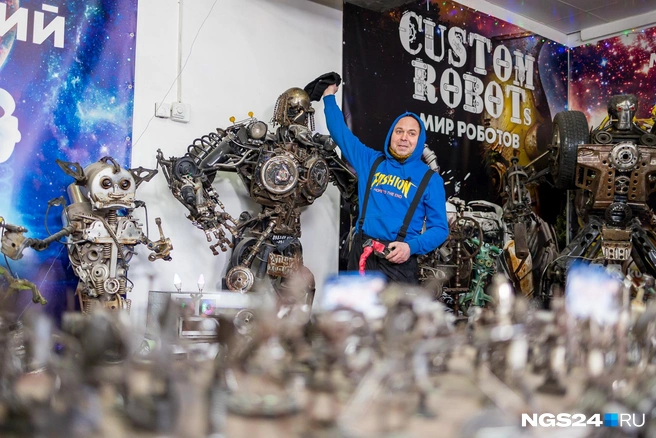 Со своим первым роботом Сергей не расстался | Источник: Артем Ленц / NGS24.RU