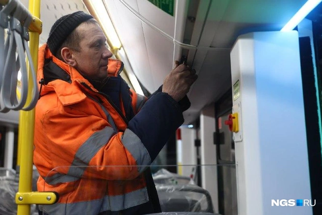 В депо собирают восьмой трамвай  | Источник: Александр Ощепков / NGS.RU