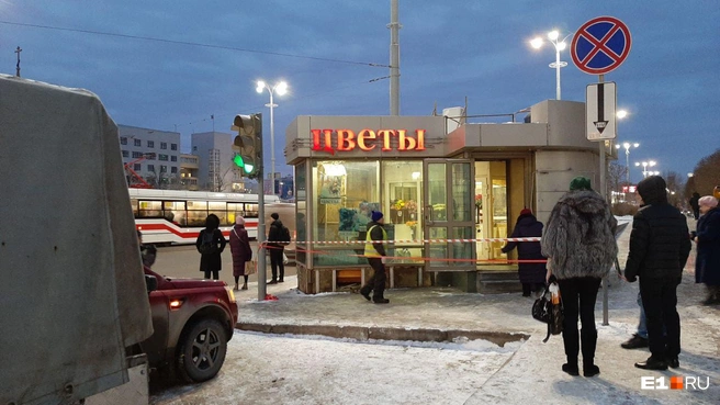 Цветы стояли на этом месте 26 лет | Источник: Яков Глинский