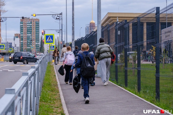Снова в школу, как и день назад | Источник: Булат Салихов / UFA1.RU