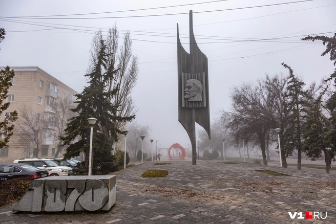 Как насчет того, чтобы прогуляться по аллее Любви рядом с ДК Текстильщиков? | Источник: Константин Завриков / V1.RU