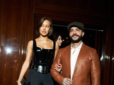 Недавно родившая невеста Тимати появилась на вечеринке Собчак и смотрит на ее поцелуи с рэпером