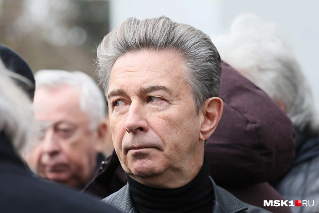 Валерий Сюткин пришел проститься с народным артистом | Источник: Артем Устюжанин / MSK1.RU