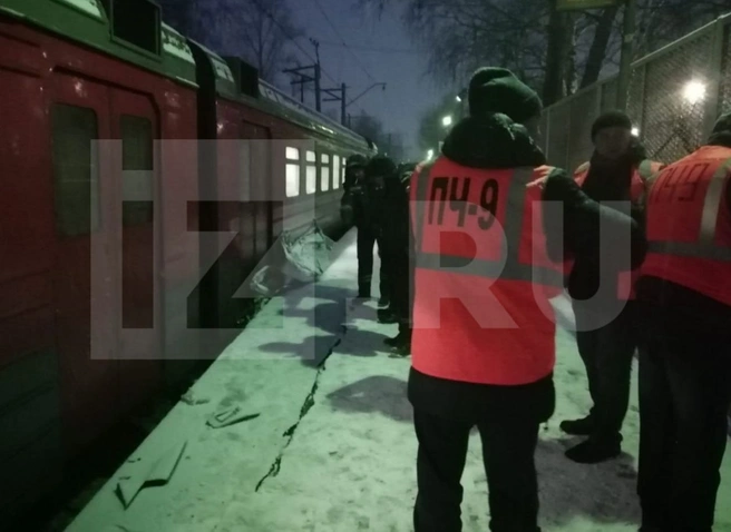 В Подмосковье машину такси затащило под электричку, погибли двое | ya62.ru