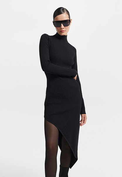 Черное трикотажное платье с подолом