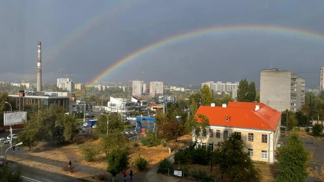 И здесь двойная дуга раскинулась над городом | Источник: читатели V1.RU