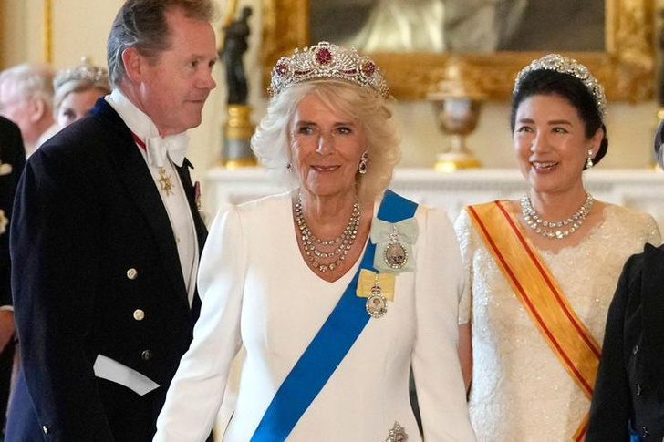 Королевская шкатулка: новое фамильное украшение Виндзоров — роскошное и очень трогательное