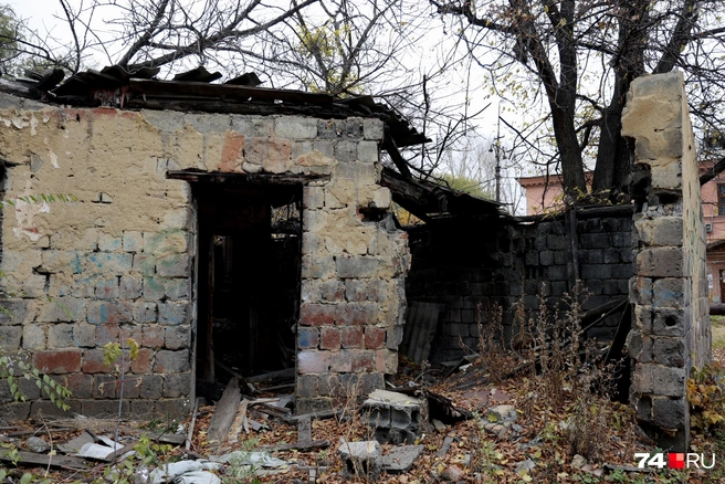 Полуразрушенные пристройки прилагаются | Источник: Наталья Лапцевич
