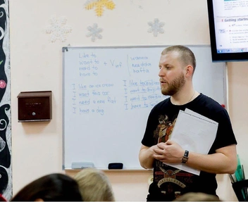 Антон помогает подготовиться к ЕГЭ и ОГЭ | Источник: Антон Пак