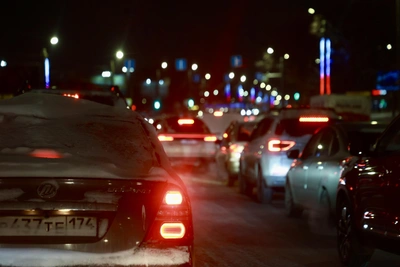 Челябинские водители шутят в пробках из-за снега