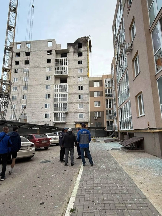 Дрон врезался в строящуюся секцию многоквартирного дома в Ельце | Источник: Игорь Артамонов / Telegram