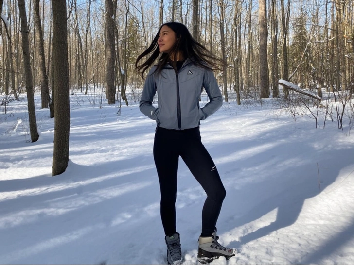 женские зимние кроссовки, модные кроссовки, модные кроссовки зима 2026, кроссовки зима 2026, модные кроссовки зима 2026, кроссовки тренд 2026 зима, трендовые кроссовки зима 2026, кроссовки зима 2025 2026 | Источник: theDay/higgsfield