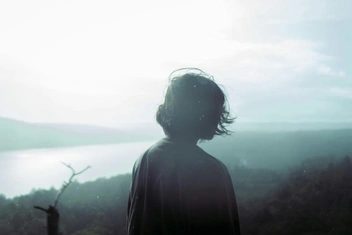 «Отчаянно заболтала руками, хлебнула, ушла под воду»: история о том самом дне, когда я стала честной