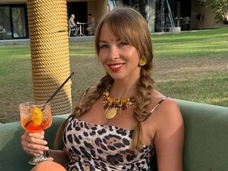 Полина Диброва положила глаз на лысого африканца: «Моя любимая прическа. Как думаете, сколько у Макса детей?»