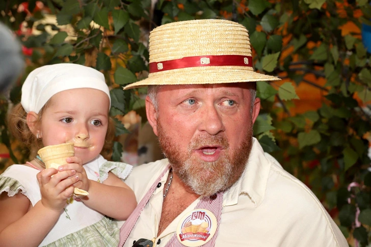 Константин Ивлев с дочкой