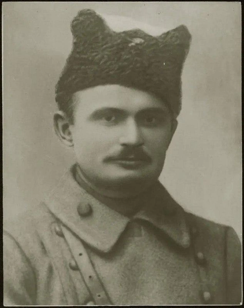 Это красный командир Ефим Щаденко | Источник: Мемориально-исторический музей
