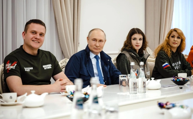Встреча с волонтёрами | Источник: kremlin.ru