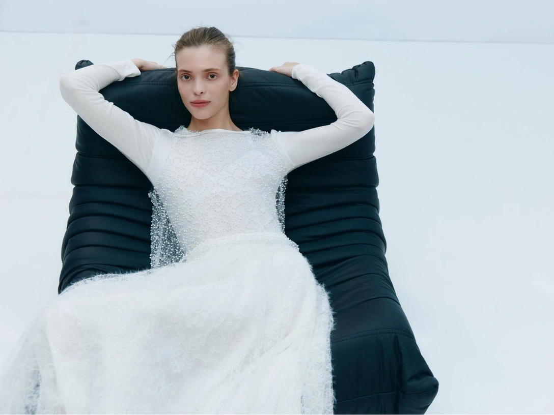 Что носим, как отдыхаем и о чем мечтаем в октябре 2025: новые идеи и тренды сезона | marieclaire.ru