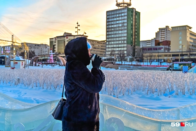 Вечерами это море светится: оно состоит из множества световых пучков | Источник: Василина Любимова