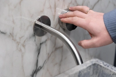 Отключение горячей воды в Подмосковье: сроки и причины