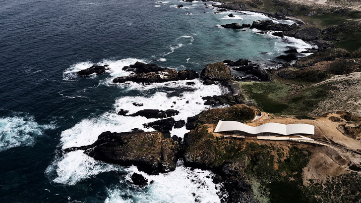 Фото №1 - Дом-волна на берегу океана в Чили