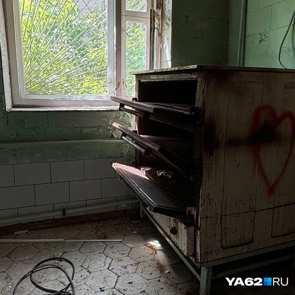 На входе встречает "мертвая" духовка | Источник: Виктория Улитова / YA62.RU
