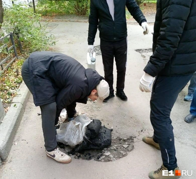 Участники акции заказали холодный асфальт | Источник: читатель E1.RU