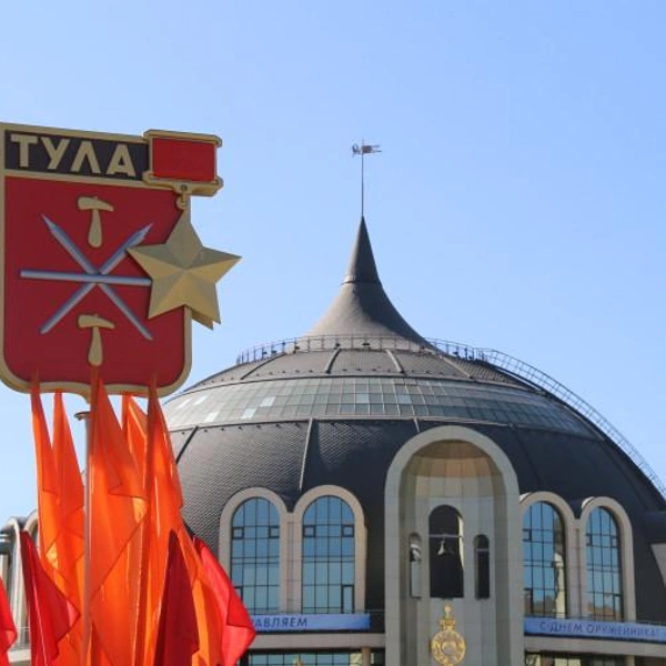 Украшение появилось, в том числе, рядом с музеем | Источник: Администрация Тулы