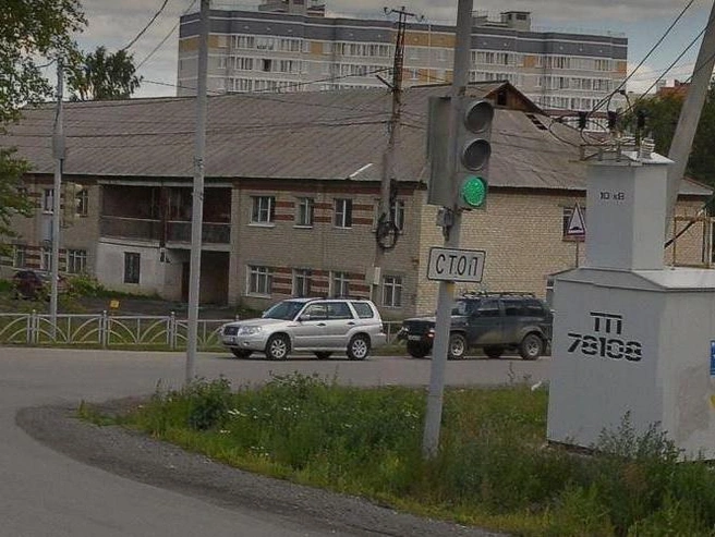 Вид участка до того, как здесь появились тротуары | Источник: «Яндекс.Карты»