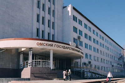 Четыре корпуса ОмГУ и общежитие без отопления