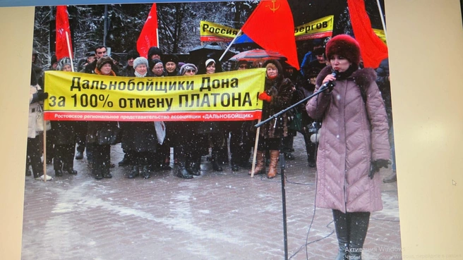 Участники митинга также требовали прекратить уголовное преследование своих сторонников | Источник: Наталья Оськина