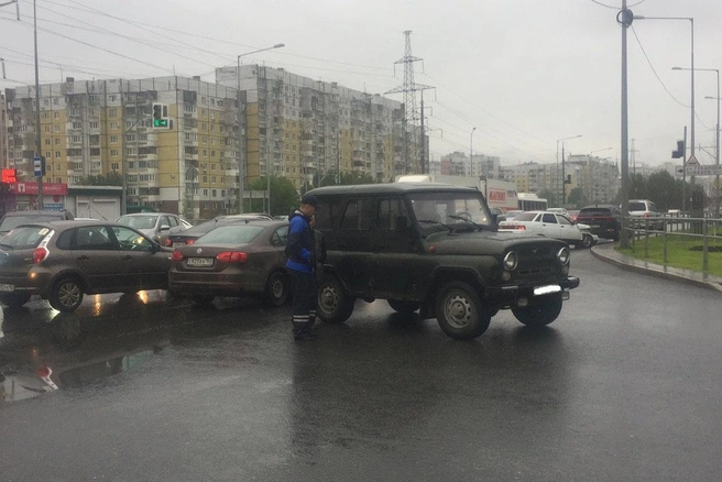 Сначала ВАЗ-2110 врезался в УАЗ