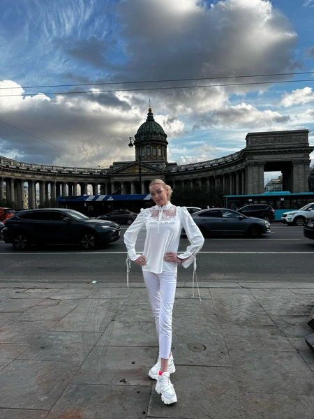 Сама Анастасия уже приехала в Петербург, чтобы решить последние организационные вопросы